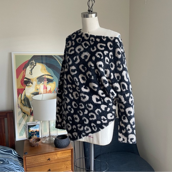 V115 Black Furry Animal Print Sweater - Picture 3 of 9